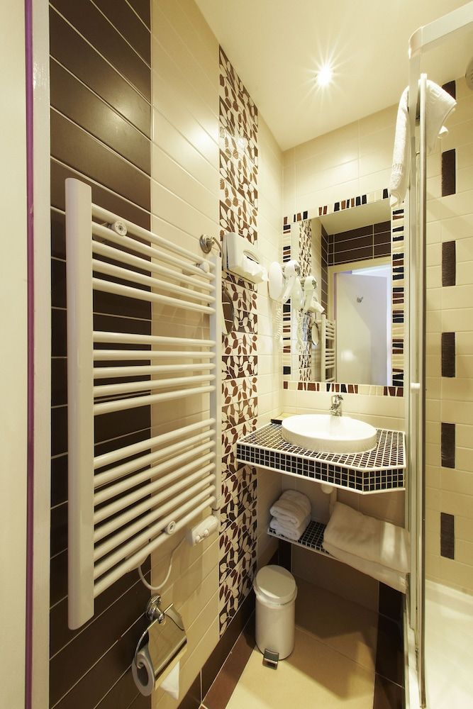 Hôtel Poussin Double or Twin Room 15