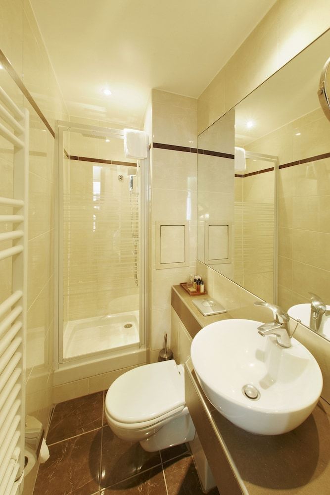 Hôtel Poussin Double or Twin Room 14