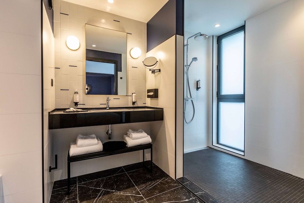 Best Western Plus Crystal, Hotel & Spa Deluxe Room, 1 King Bed, Non Smoking (Larger Room;Twin bed on request) 10