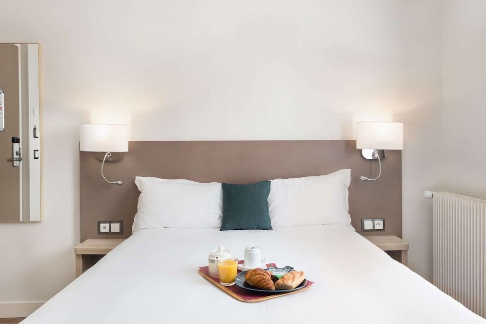 Courcelles Médéric Double Room 5