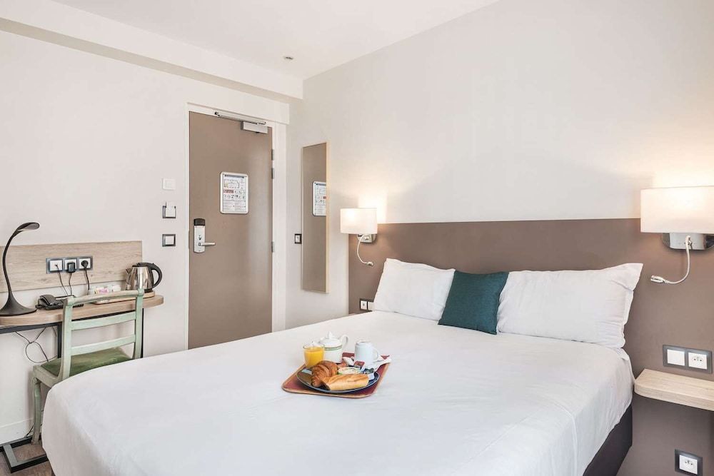 Courcelles Médéric Double Room 8