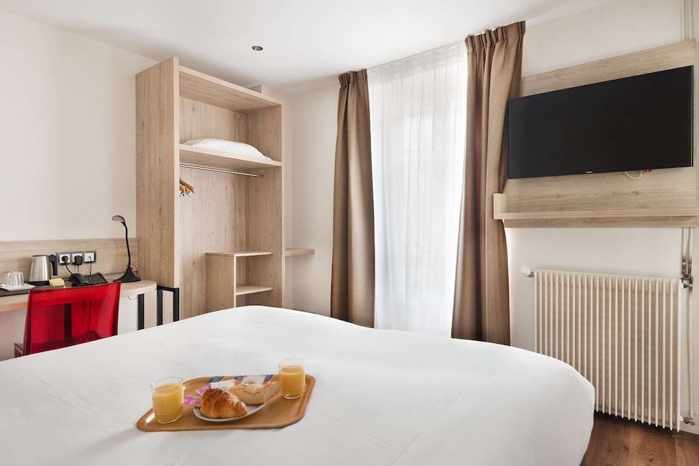 Courcelles Médéric Double Room