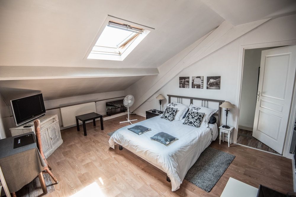 Classic Double Room (N°3 Black and white)
