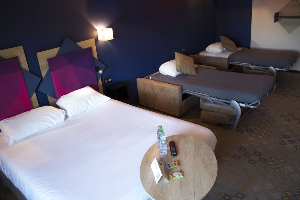 Standard Suite, Multiple Beds