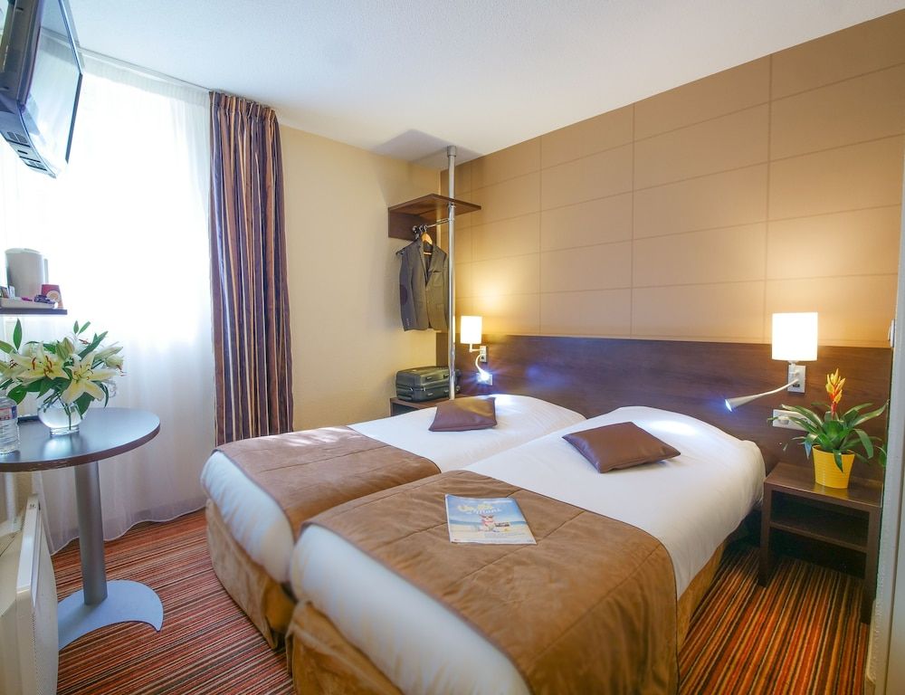 Hôtel Inn Design Resto Novo Le Mans Basic Triple Room, Accessible 2