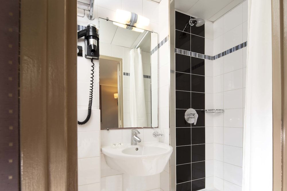 Hôtel de la Tour Eiffel Double Room 4