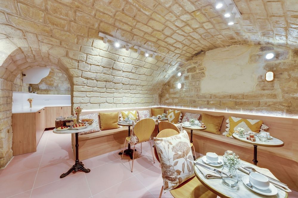 undefined Alexandrine Opera 10