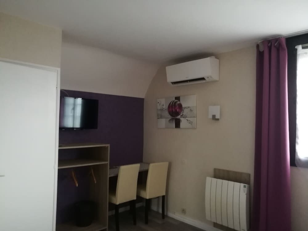 Contact Hôtel du Relais Thouars Standard Double Room, Bathtub 5