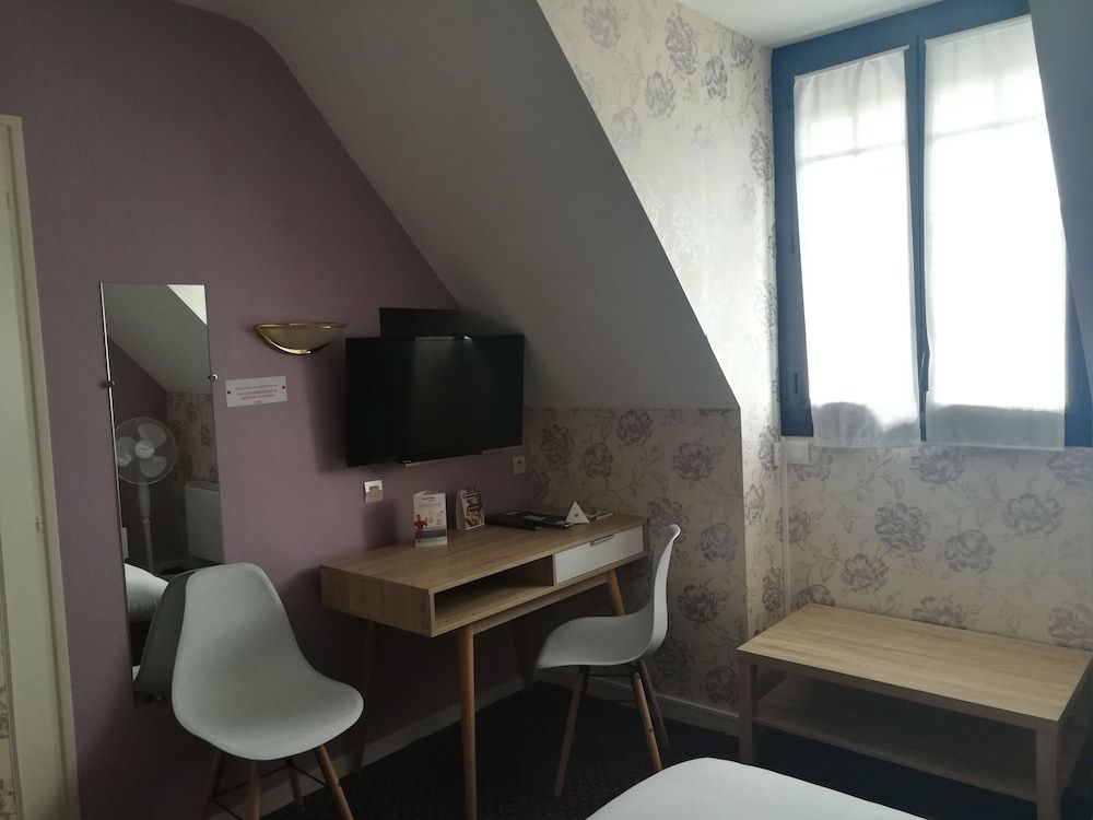 Contact Hôtel du Relais Thouars Standard Double Room, Bathtub 4