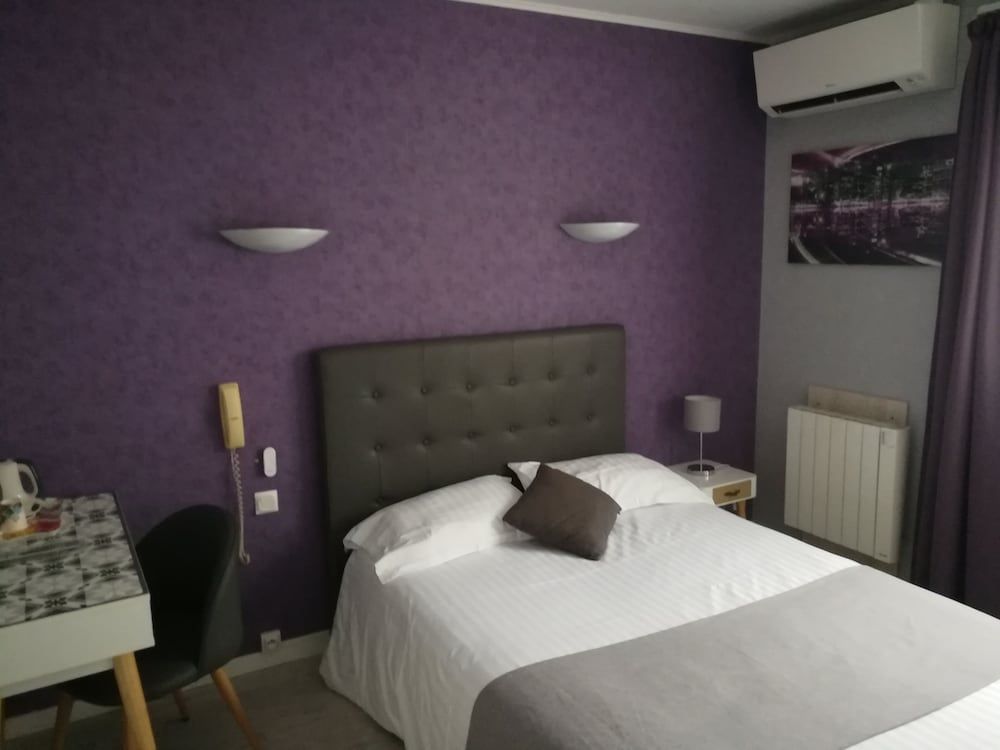 Contact Hôtel du Relais Thouars Comfort Double Room 3
