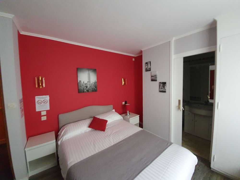 Contact Hôtel du Relais Thouars Comfort Double Room 2