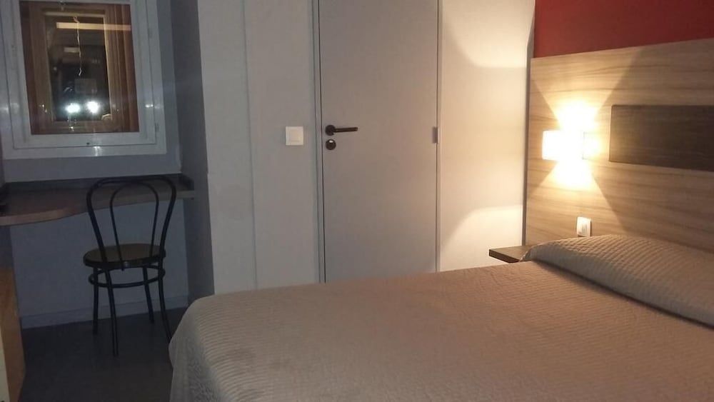 Hotel du Triangle Double Room, Private Bathroom 3