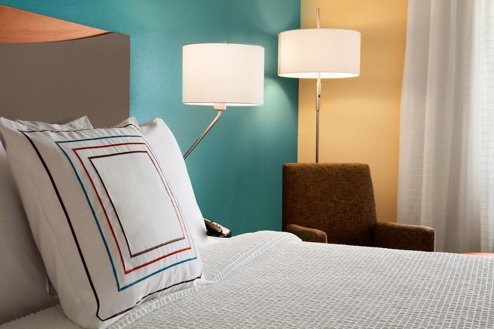 Fairfield by Marriott Inn & Suites Lansing West Executive Suite, 1 King Bed with Sofa bed 2