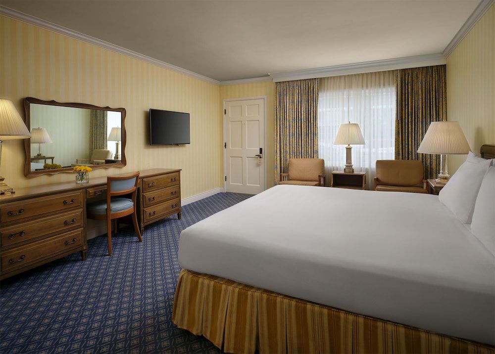 Little America Hotel Deluxe Room, 1 King Bed 2