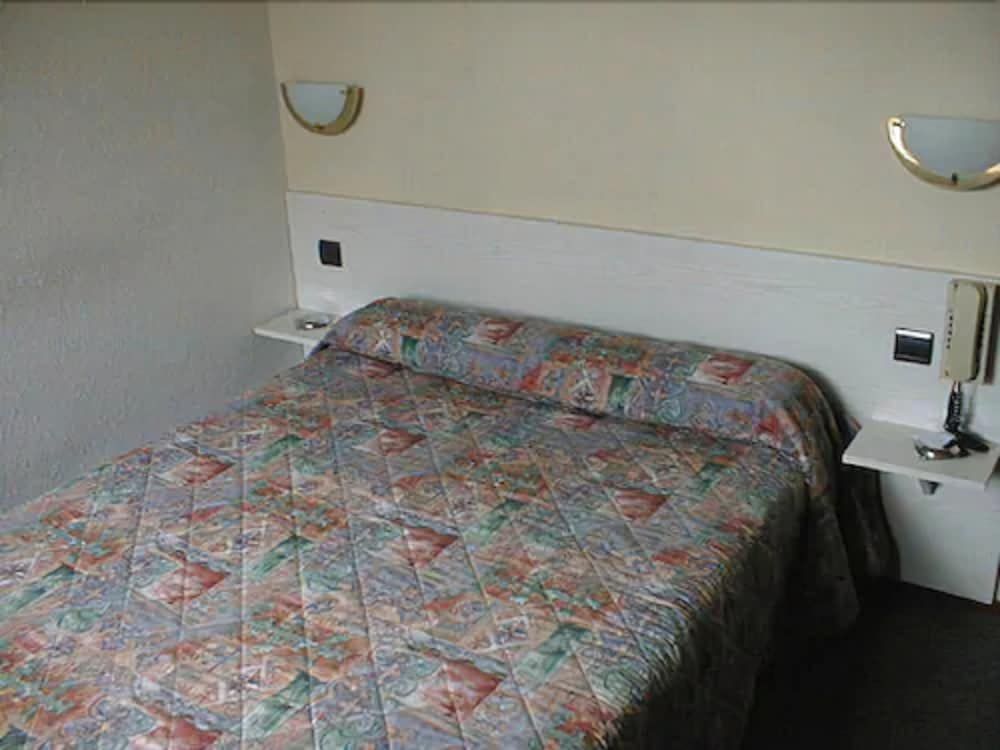 Hotel Ferney République Double Room 4