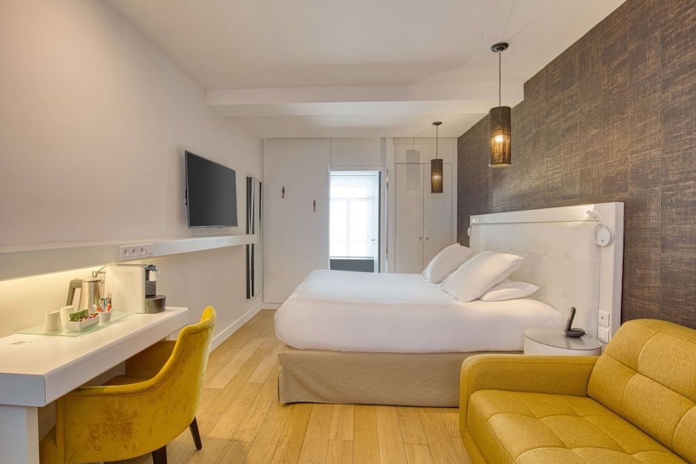 Exclusive Room, 1 King Bed with Sofa bed, Non Smoking (with Sofabed)