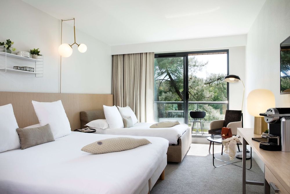 Standard Room, 2 Queen Beds, Lake View (Twin bed on request;with Sofabed)