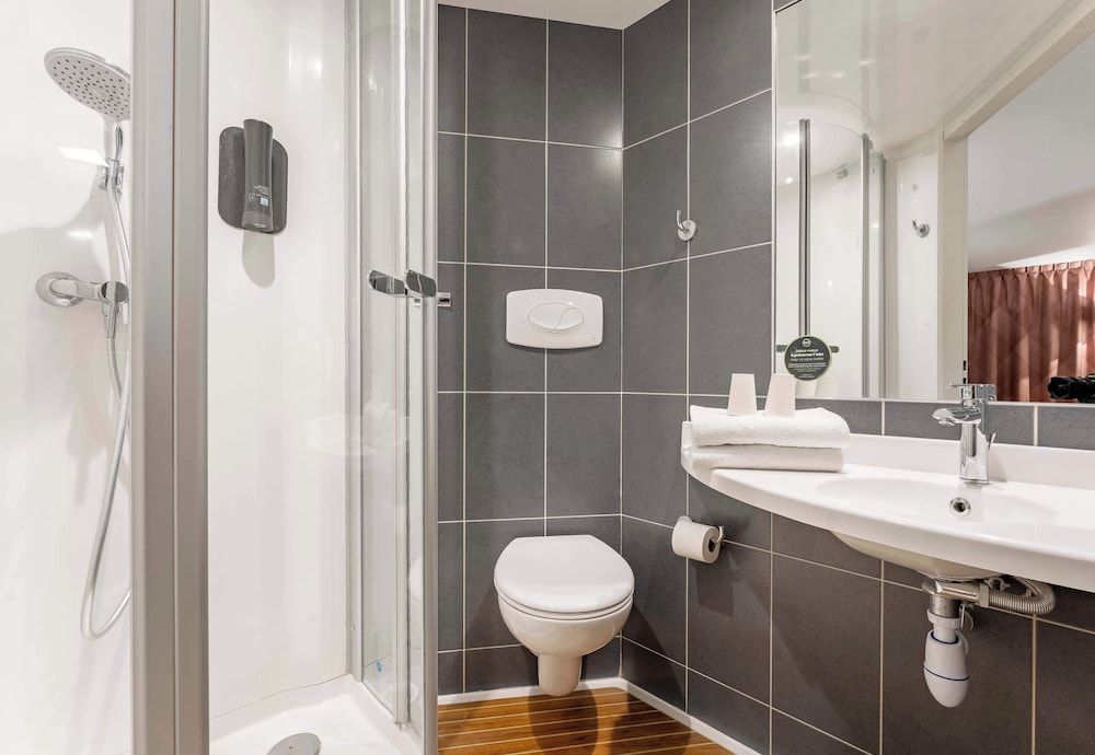 B&B HOTEL Maubeuge Louvroil Quadruple Room 4