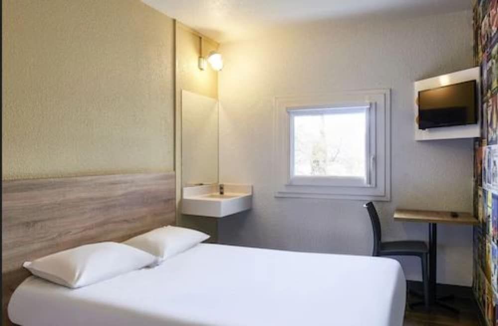 Room (Tandem)