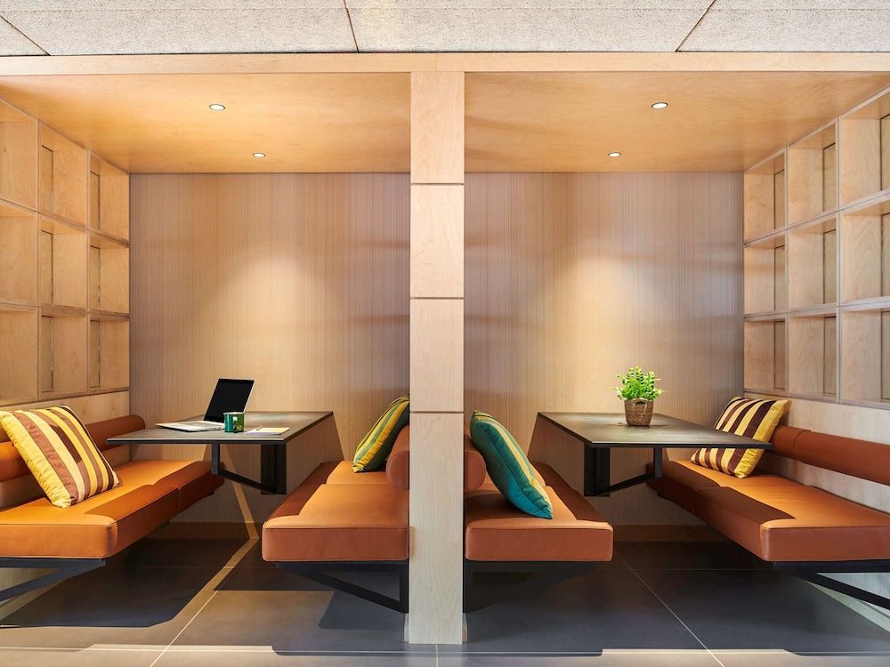 undefined greet Hotel Paris porte de la Chapelle - Aréna 7