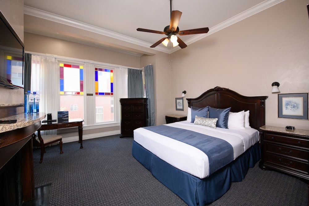 The Horton Grand, Downtown/Gaslamp Quarter Room, 1 King Bed, Fireplace, City View 3