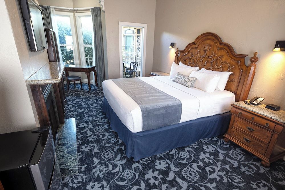 Room, 1 King Bed, Balcony, City View