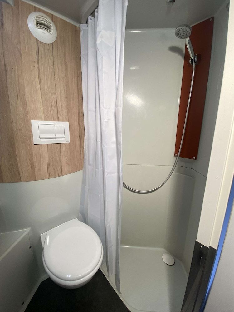 Première Classe Nantes Sud - Rezé Aéroport Standard Room, Multiple Beds (1 Double and 1 Single bed) 6