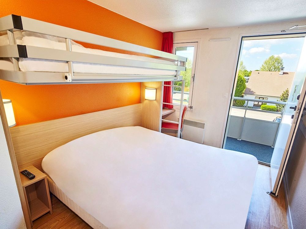 Première Classe Nantes Sud - Rezé Aéroport Standard Room, Multiple Beds (1 Double and 1 Single bed) 2