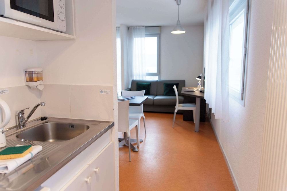 Comfort Aparthotel Besancon Hauts du Chazal Studio familial 7