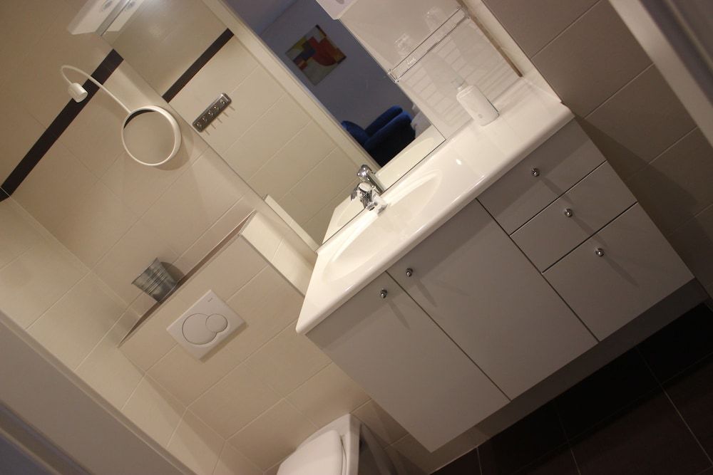 Hôtel La Maison Rouge Superior Twin Room 2