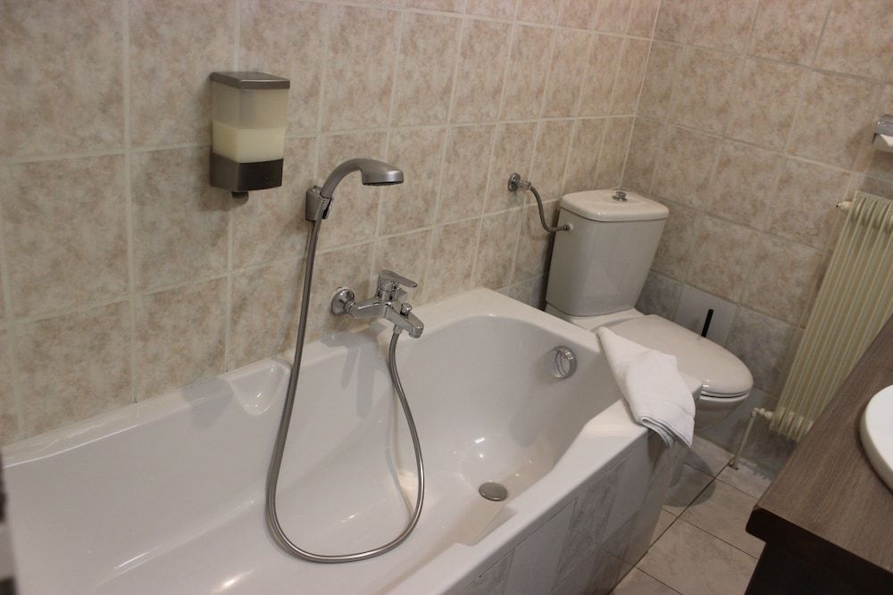 Hôtel La Maison Rouge Double or Twin Room 12