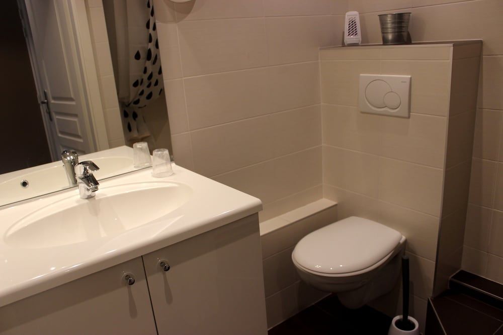 Hôtel La Maison Rouge Double or Twin Room 11