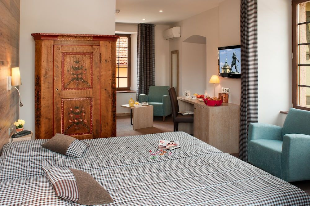 Suite (For 3 or 4 people)