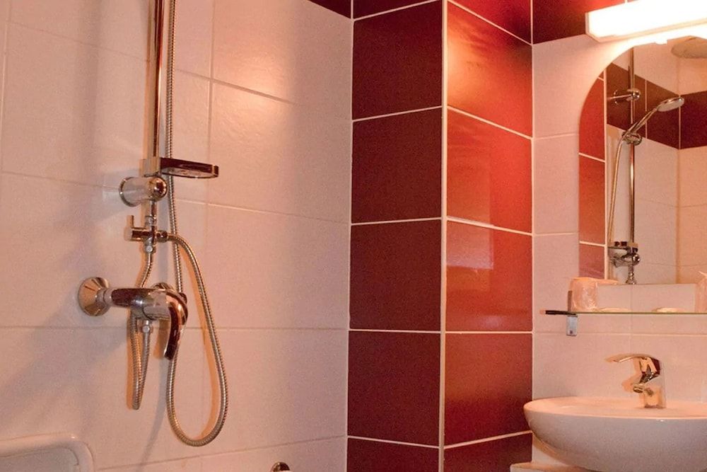 Royal Wagram Classic Room 13