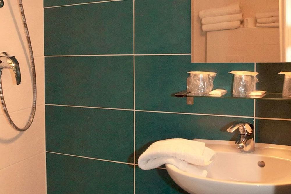 Royal Wagram Classic Room 14