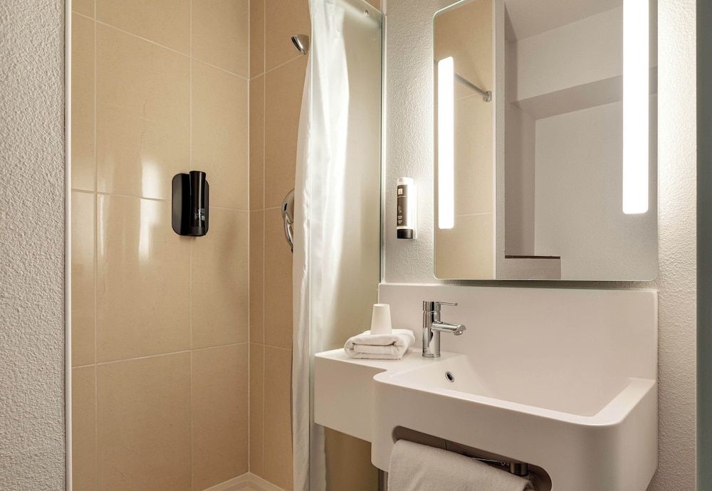 B&B HOTEL LILLE Tourcoing Centre Triple Room, Non Smoking 6