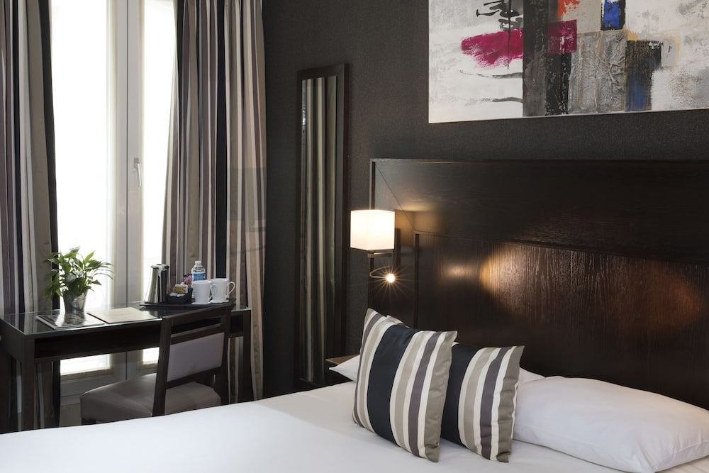 Hotel Albert 1er Paris Lafayette Double Room 6