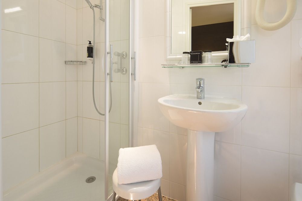 Hotel Albert 1er Paris Lafayette Double Room 9