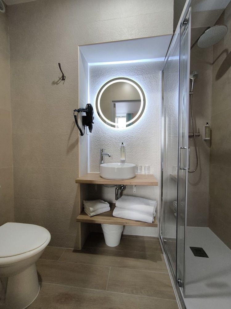 Hôtel du Midi Standard Twin Room 8