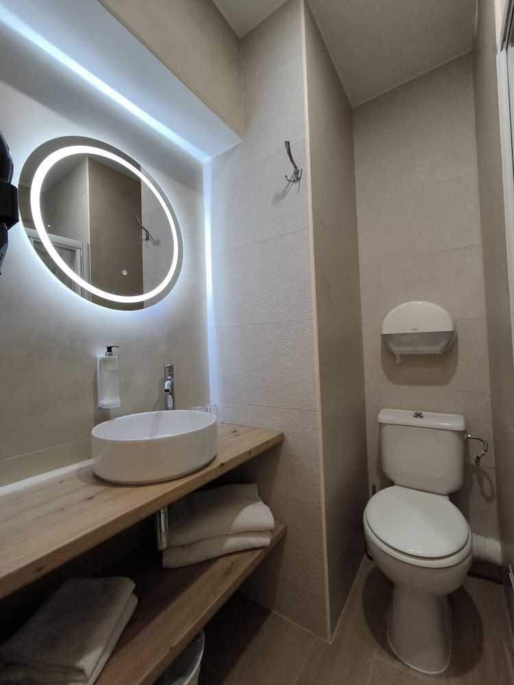 Hôtel du Midi Standard Twin Room 10