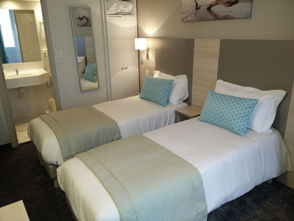 Hôtel du Midi Standard Twin Room 5