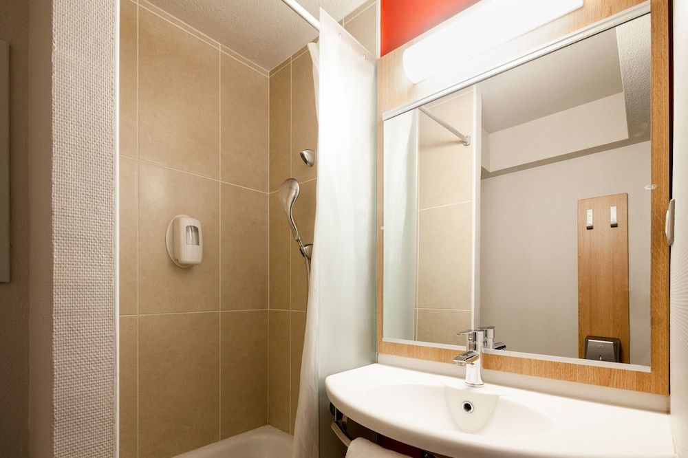 B&B HOTEL Evry Lisses (2) Twin Room 4