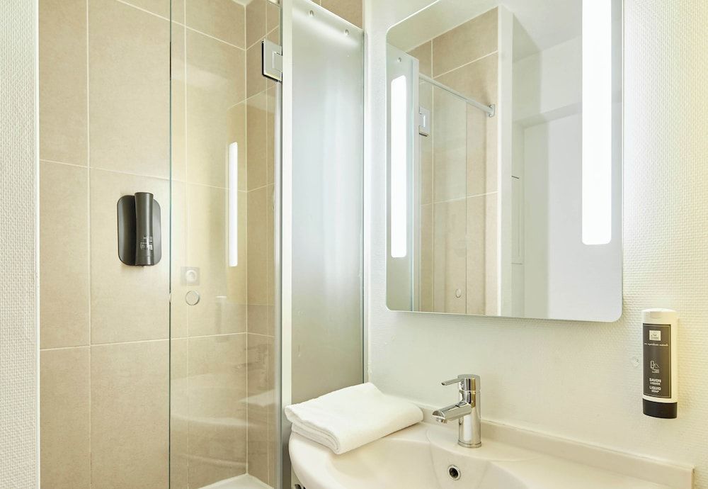 B&B HOTEL Evry Lisses (2) Twin Room 6