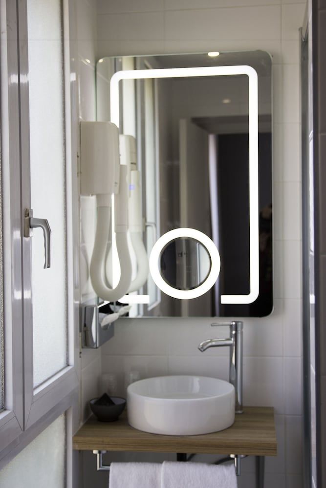 Hotel Moulin Vert Triple Room 5