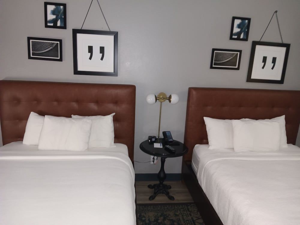 Room, 2 Queen Beds (Mobility/Hearing Accessible, Tub)