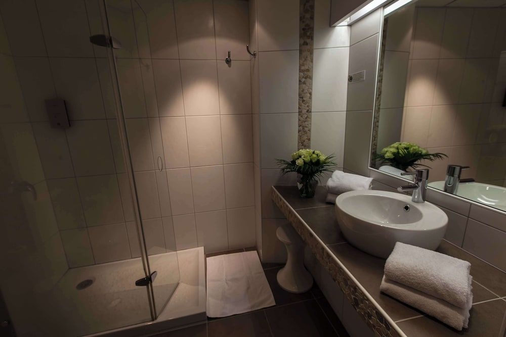 Brit Hotel Bristol Montbéliard Double Room, Pool View 9