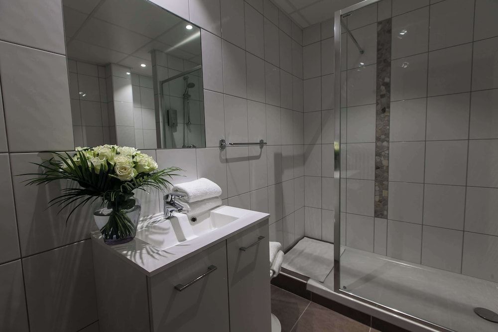 Brit Hotel Bristol Montbéliard Triple Room 3