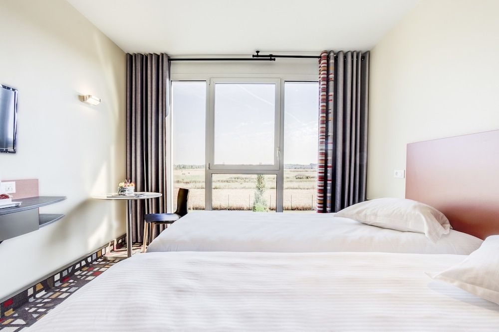 Hôtel ParKest Comfort Double or Twin Room, Accessible, Bathtub 2