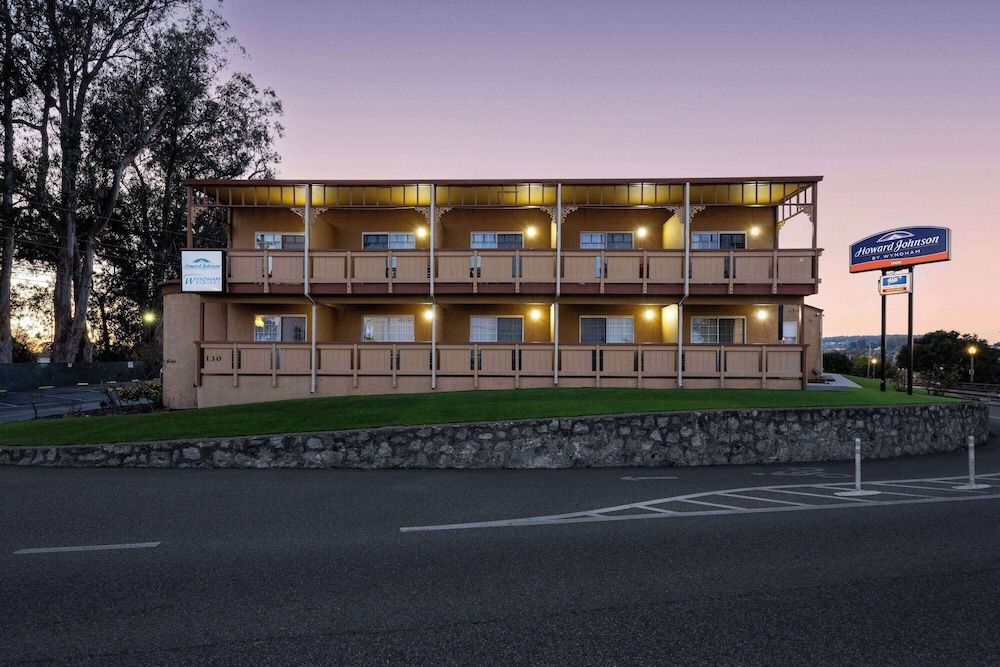 undefined Howard Johnson by Wyndham Santa Cruz 10