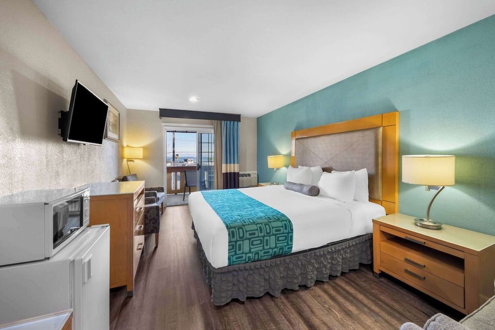 Howard Johnson by Wyndham Santa Cruz